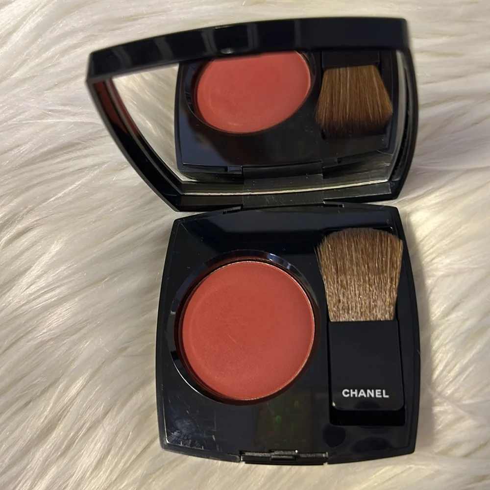 Chanel Blush - Picture 3 of 3